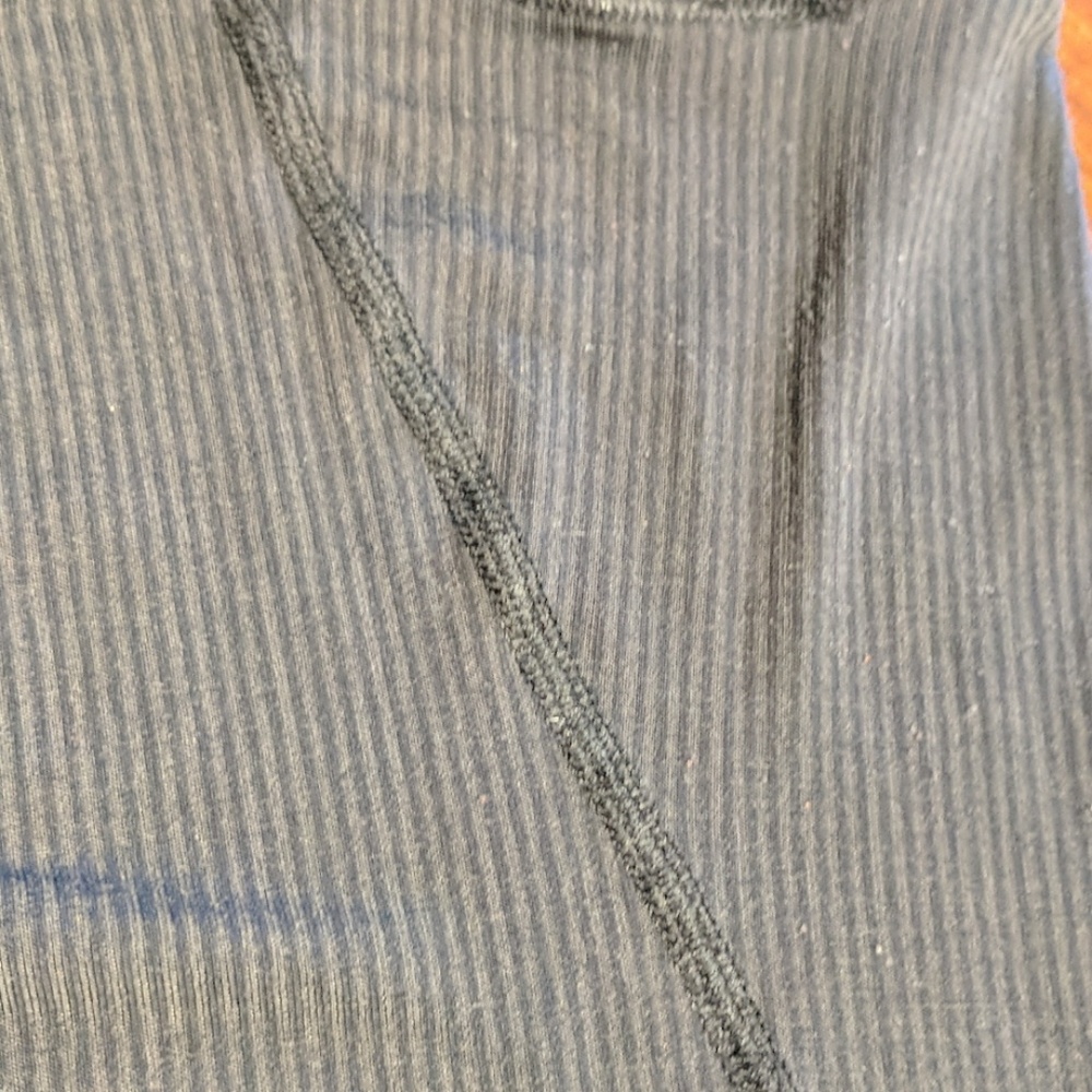 🚫Sold! Lululemon tee - Picture 5 of 5